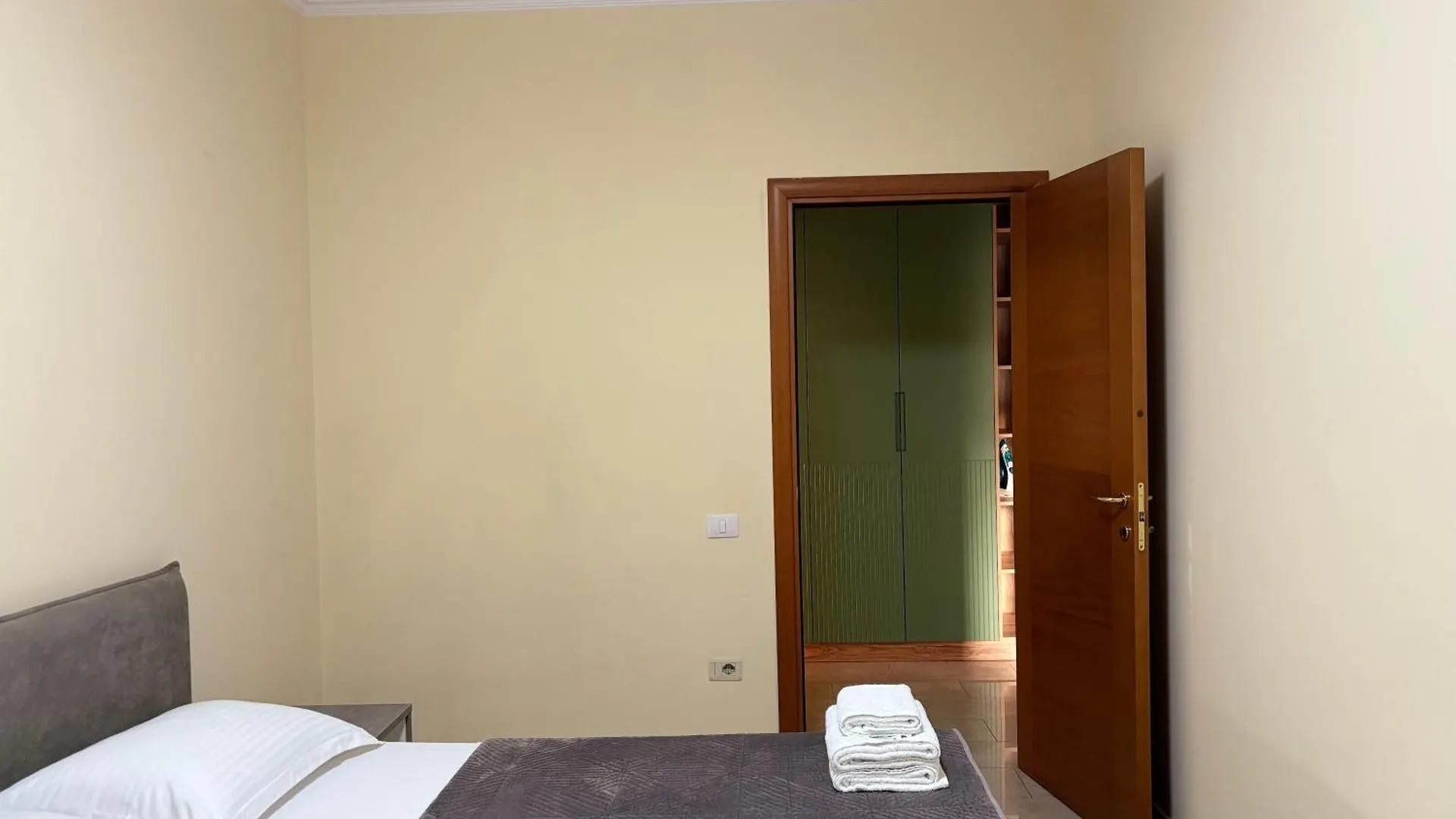 Tam 2Bdr Center Taiwan Apartment Tirana